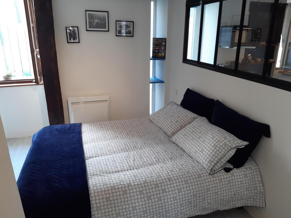 Appartement Haute Ville Meuble Avec Cour Privative Granville Exterior photo