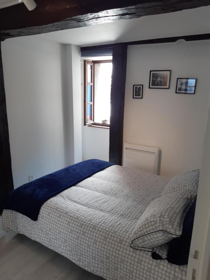 Appartement Haute Ville Meuble Avec Cour Privative Granville Exterior photo