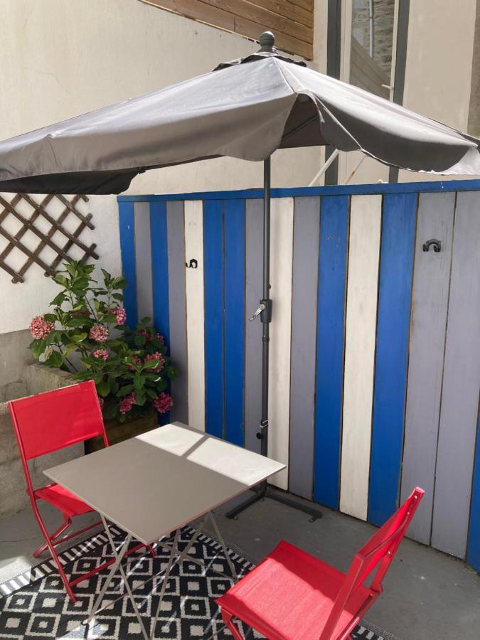 Appartement Haute Ville Meuble Avec Cour Privative Granville Exterior photo